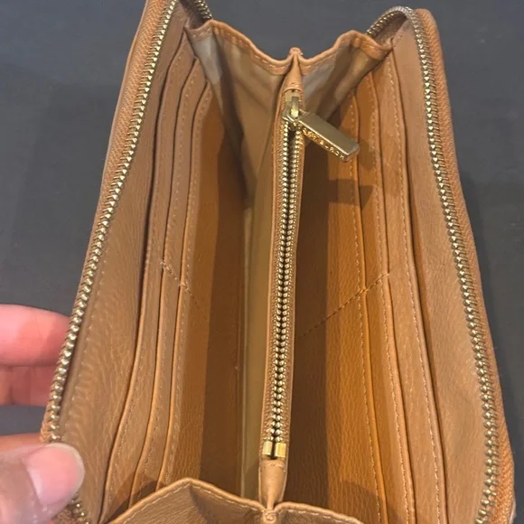 Tory Burch Amanda Continental Brown Leather Zip Around Wallet - Picture 13 of 16